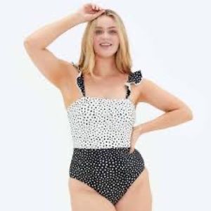Worn once! Summersalt ruffle oasis one-piece bathing suit